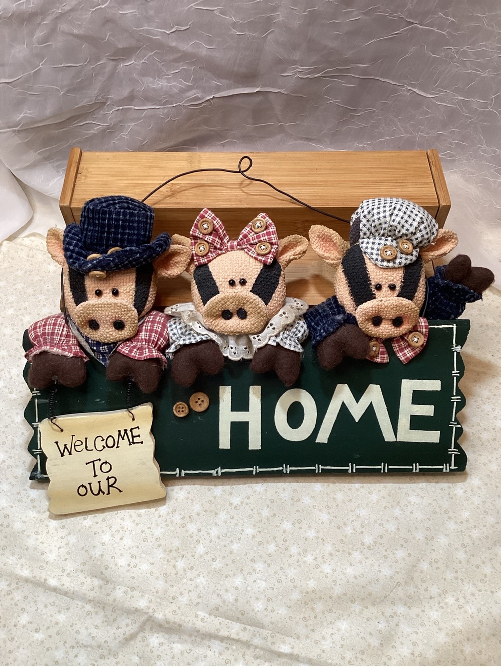 Dan Dee Welcome Sign Cow Trio Home Wall Plaque Wooden Plush Cows